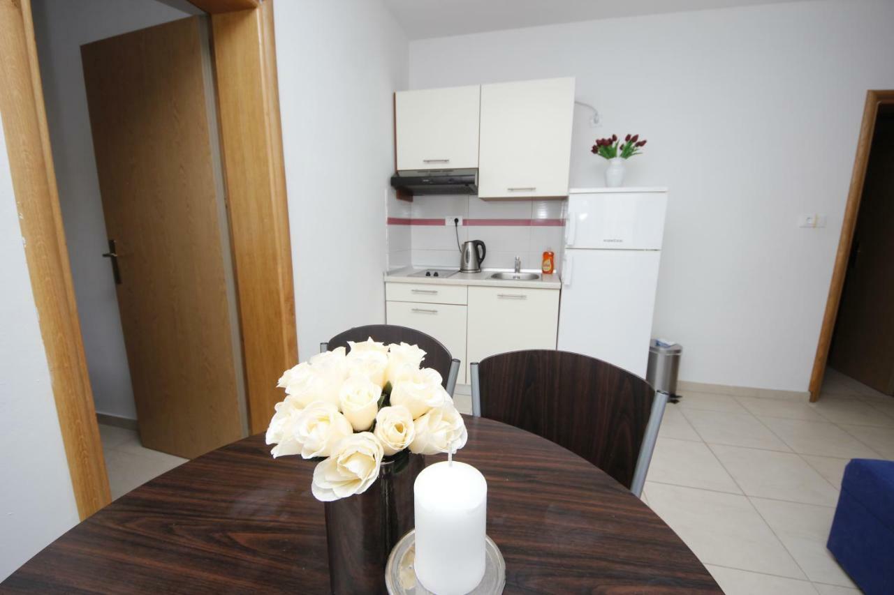 Apartmani Znaor Baška Voda Zewnętrze zdjęcie