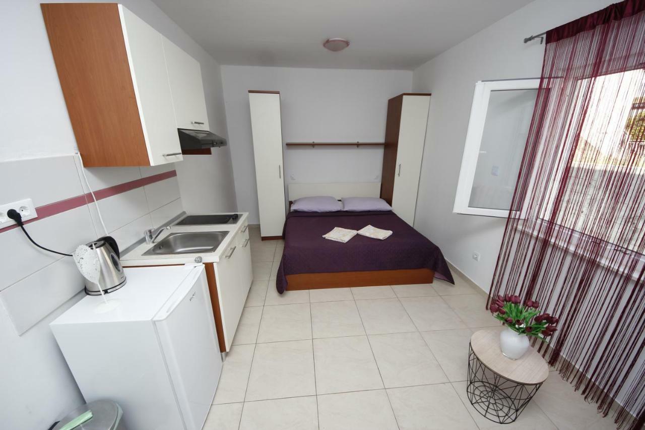 Apartmani Znaor Baška Voda Zewnętrze zdjęcie