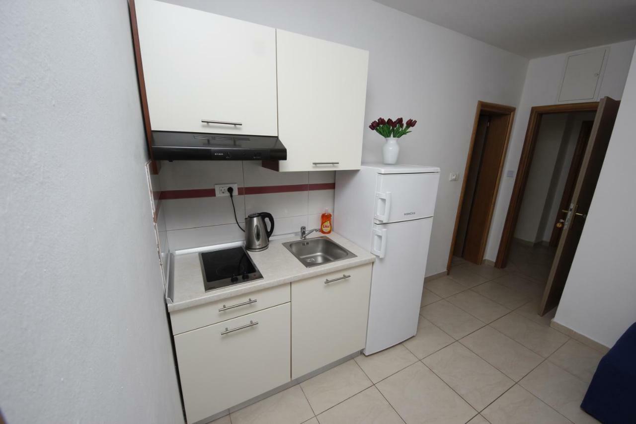 Apartmani Znaor Baška Voda Zewnętrze zdjęcie