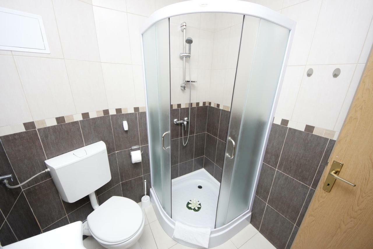 Apartmani Znaor Baška Voda Zewnętrze zdjęcie